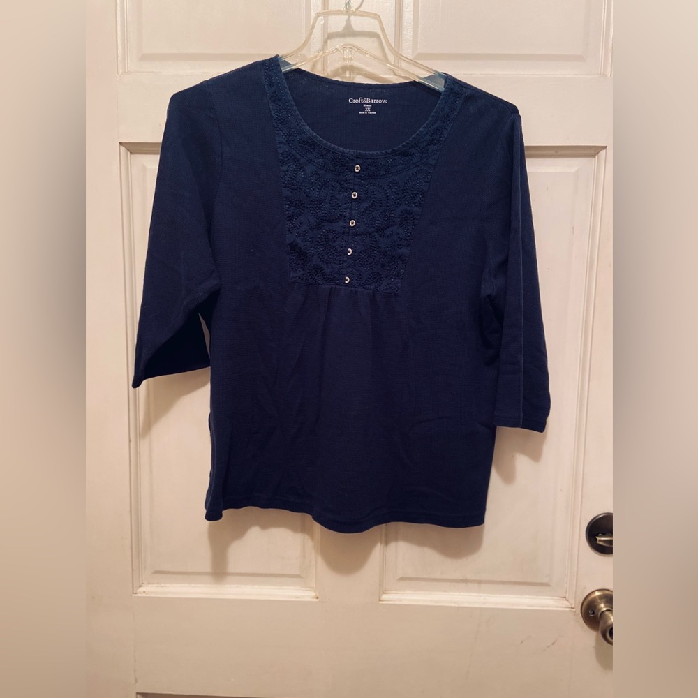 Perfect casual navy waffle-textured top - size 2x